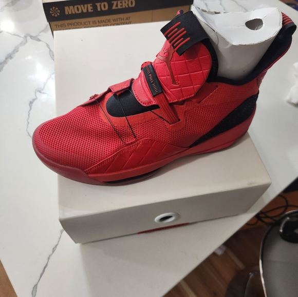 Air Jordan XXXIII - Picture 2 of 7